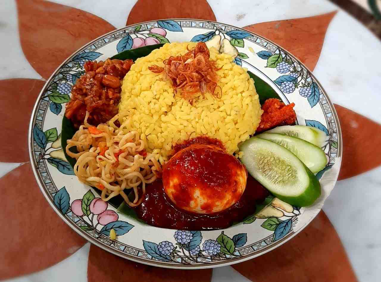 Nasi Kuning Khas Banjarmasin Dari Kalimantan Selatan